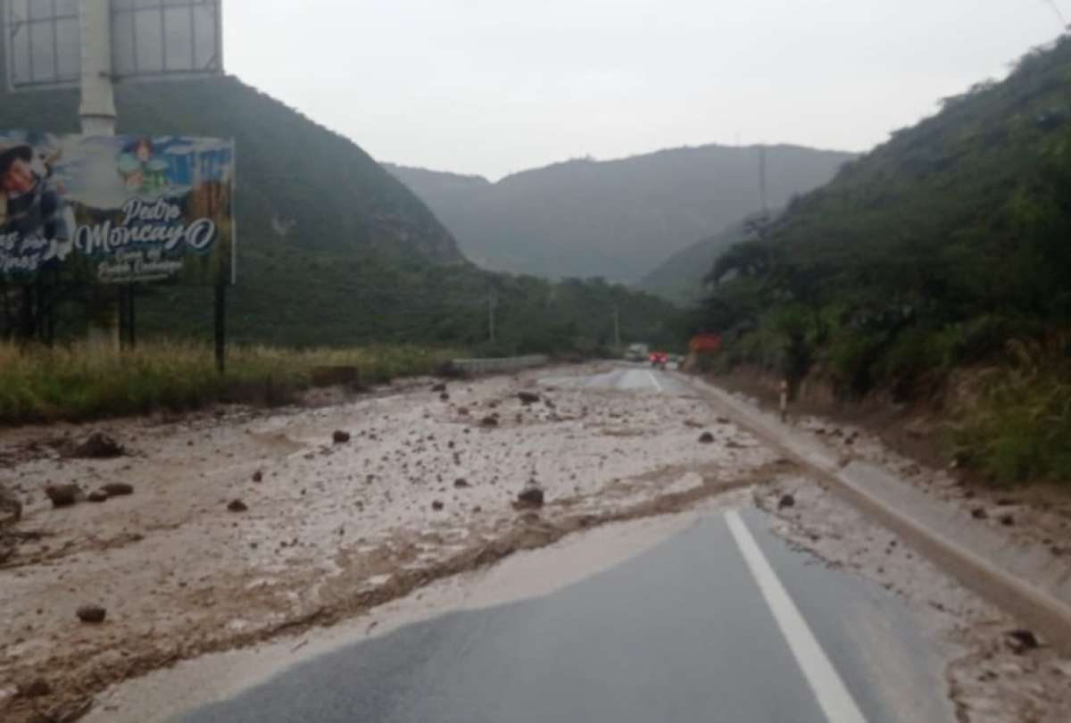 La Panamericana está cerrada en ambos sentidos