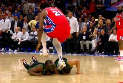 Duro accidente en el partido entre 76ers vs. Celtics de la NBA