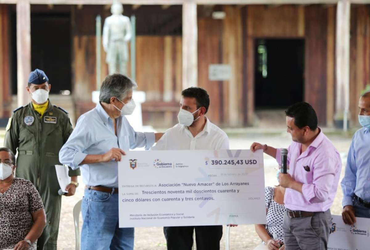 Gobierno entregó créditos y firmó convenios de ayuda para Los Ríos