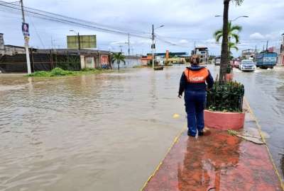 Conozca los r&iacute;os desbordados y con tendencia a crecer. El Gobierno entrega ayuda humanitaria.