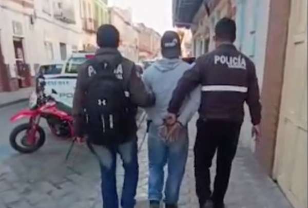 Un hombre acusado de tocar las partes &iacute;ntimas de una ni&ntilde;a en un bus fue detenido en Cuenca.&nbsp;