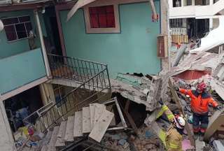 Explosi&oacute;n de gas deja cinco heridos y da&ntilde;os en siete viviendas en Riobamba
