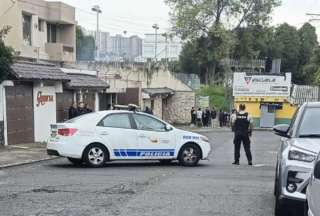 Mujer de 70 a&ntilde;os fue asesinada a tiros afuera de una iglesia en Quito; su hijo y nietos estar&iacute;an involucrados