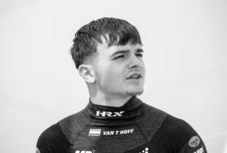 Piloto de 18 a&ntilde;os fallece tras choque en plena competencia