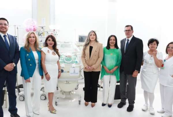 HCAM inaugura &aacute;rea de Neonatolog&iacute;a completamente renovada. Personal ofrece atenci&oacute;n m&eacute;dica a los reci&eacute;n nacidos y sus familias.