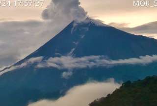 &iexcl;Impactante! Captan emisi&oacute;n de material pirocl&aacute;stico del Sangay