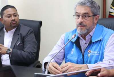 Jos&eacute; Ruales, ministro de Salud, visit&oacute; a los pacientes afectados en Santo Domingo.