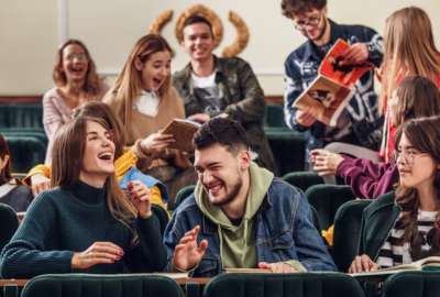 Conozca detalles de las becas de Fundaci&oacute;n Carolina. 