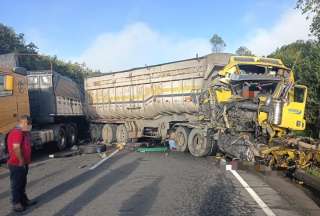 Choque entre dos veh&iacute;culos ocasion&oacute; el cierre de la Al&oacute;ag-Santo Domingo