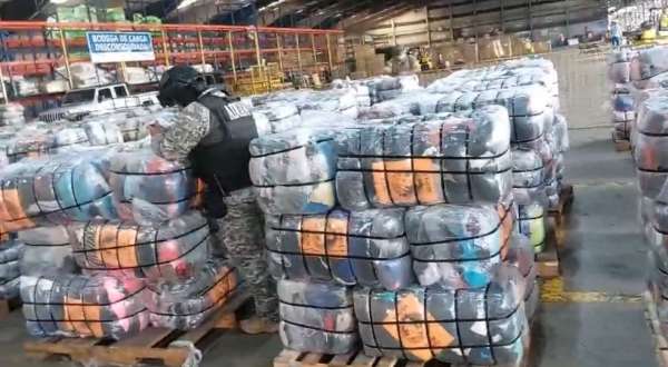 La Aduana incaut&oacute; un cargamento de ropa usada que pretend&iacute;a entrar al Ecuador.