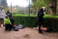 Imagen del momento en que la Polic&iacute;a intervino en el intento de femicidio de ayer en el parque La Carolina.