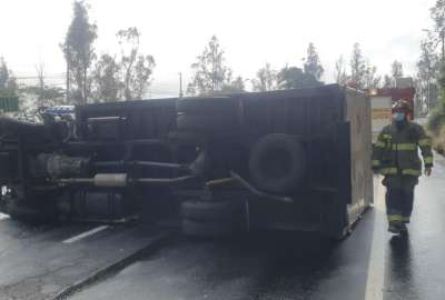 Habilitadas las v&iacute;as tras accidente en la av. Sim&oacute;n Bol&iacute;var en Quito