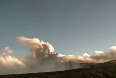 Volc&aacute;n Cotopaxi eman&oacute; una nube de vapor y bajo contenido de ceniza