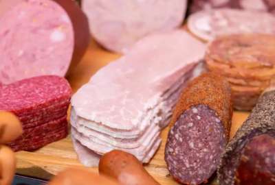 Sustituir productos como salchichas o bacon por frutos secos y legumbres podr&iacute;a reducir en un 19 % el riesgo de desarrollar demencia.