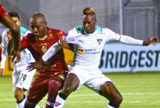 Fabi&aacute;n Bustos se llev&oacute; a Jhojan Julio al Santos de Brasil