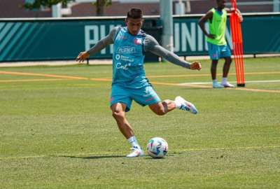 &Aacute;ngel Mena no se plantea dejar la selecci&oacute;n