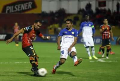 Deportivo Cuenca y Cumbay&aacute; FC abrieron la jornada en el estadio Alejandro Serrano. 