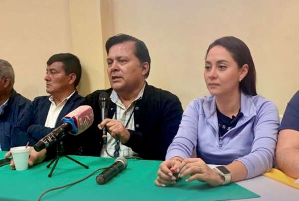El viceministro de Infraestructura del Transporte, Alex Villacr&eacute;s, present&oacute; una propuesta t&eacute;cnica para restablecer la circulaci&oacute;n en el tramo &ldquo;Y&rdquo; de Baeza &ndash; Lago Agrio.