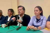El viceministro de Infraestructura del Transporte, Alex Villacrés, presentó una propuesta técnica para restablecer la circulación en el tramo “Y” de Baeza – Lago Agrio.