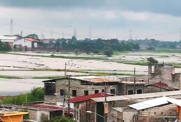 Se reporta el desbordamiento del r&iacute;o Chilintomo, en el cant&oacute;n Sim&oacute;n Bol&iacute;var. 
