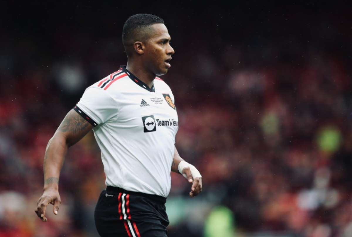 Antonio Valencia jugó un duelo de exhibición con el Manchester United. 