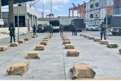 Polic&iacute;a Nacional decomis&oacute; m&aacute;s de una tonelada de droga en Guayaquil