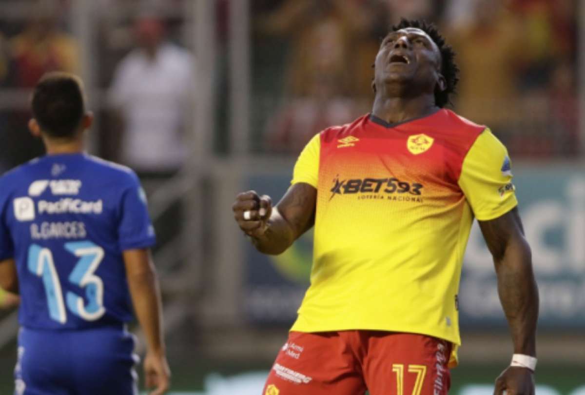 Roberto Ord&oacute;&ntilde;ez insiste en su reclamo