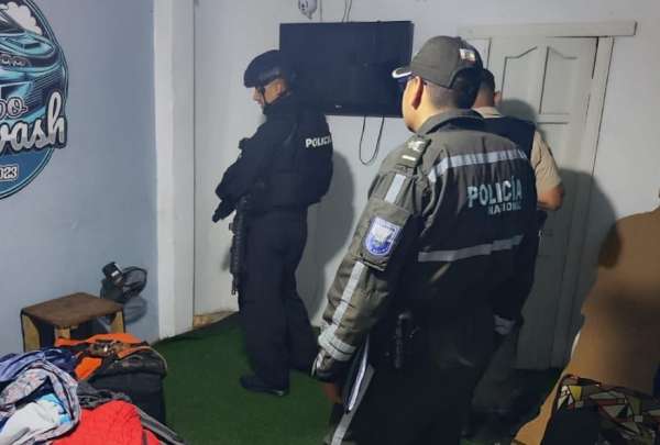 Militares y policías aprehendieron a dos personas en Guayas.