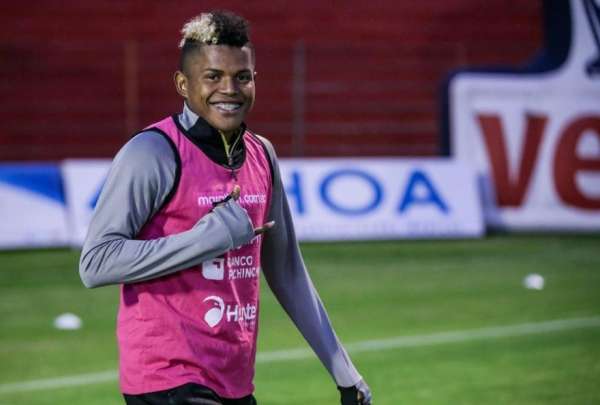 Alexander Bola&ntilde;os fue sancionado por la Ecuaf&uacute;tbol