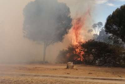 Bomberos de Quito utilizaron descargas a&eacute;reas para sofocar un incendio en Cumbay&aacute;