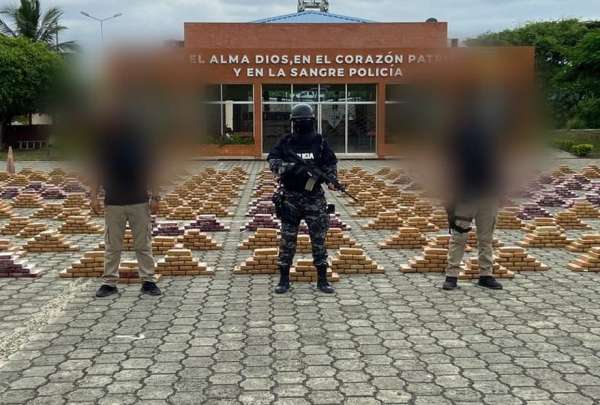 Polic&iacute;a Nacional incaut&oacute; m&aacute;s de cuatro toneladas de coca&iacute;na en Manab&iacute;