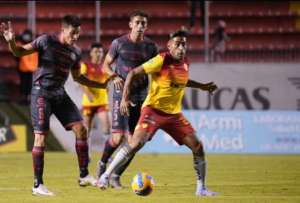 Sergio L&oacute;pez (der.) no seguir&aacute; en Aucas para el 2023. 