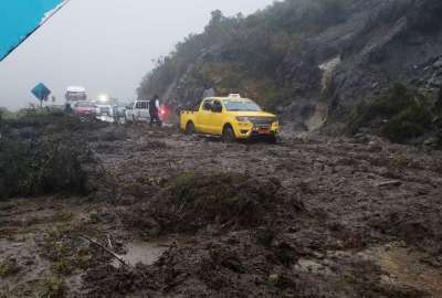 El Ecu911 report&oacute; un deslave en la carretera que conecta Cuenca y Gualaceo