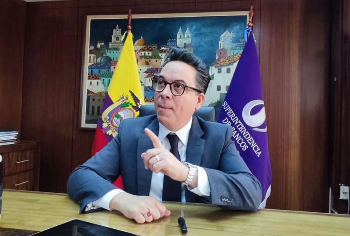 Roberto Romero von Buchwald, superintendente de Bancos, conversó sobre la lucha contra el lavado de activos y las entidades no autorizadas en Ecuador. Te contamos.