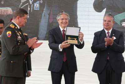 El presidente Guillermo Lasso recibi&oacute; las llaves de la Contralor&iacute;a de parte del Cuerpo de Ingenieros del Ej&eacute;rcito.