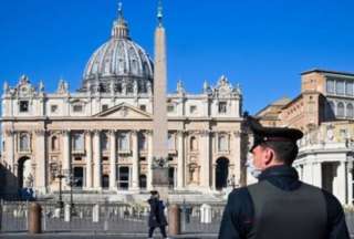 Un hombre ingres&oacute; con su auto al Vaticano