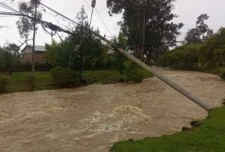 Lluvias provocan el desbordamiento del r&iacute;o Tomebamba