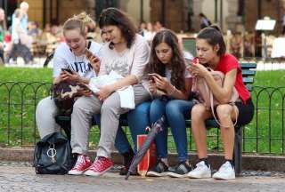 Estudio revela los efectos de pasar una semana sin celular en los j&oacute;venes