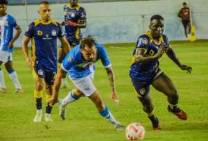 Delfín perdía por dos goles, pero rescató un punto