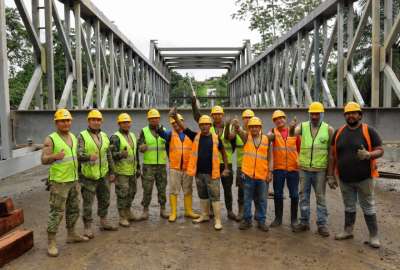 El ministro de Transporte Roberto Luque realiz&oacute; una visita al puente. 