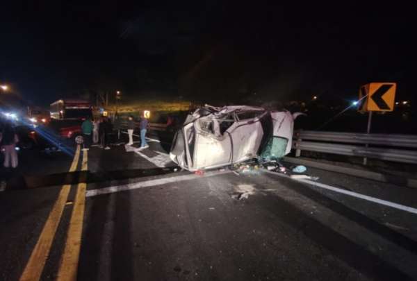 Personal de emergencia atendi&oacute; a seis personas heridas tras un accidente en Pedro Moncayo. 
