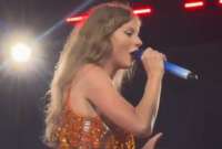 Taylor Swift rega&ntilde;&oacute; a un guardia de seguridad en pleno concierto 
