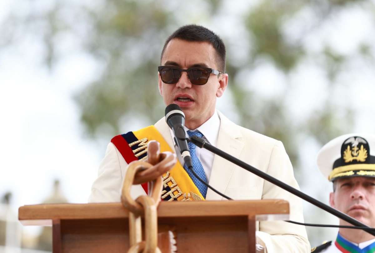 Presidente Noboa entregó condecoraciones en la ceremonia solemne por la fundación de Guayaquil.