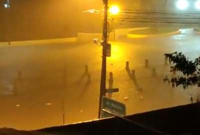 Fuertes im&aacute;genes de lluvias en Guayaquil. 
