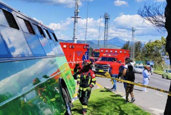 El ECU 911 report&oacute; el choque de un bus en la avenida Sim&oacute;n Bol&iacute;var, en Quito. Hay nueve heridos.&nbsp;