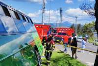 El ECU 911 reportó el choque de un bus en la avenida Simón Bolívar, en Quito. Hay nueve heridos. 