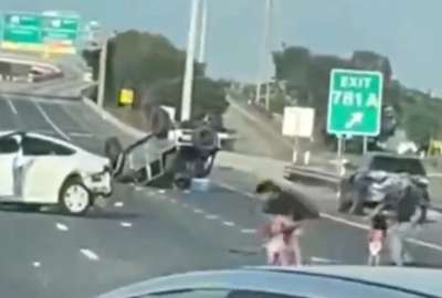 Los ni&ntilde;os fueron expulsados del veh&iacute;culo durante el accidente pero resultaron ilesos, en Texas.
