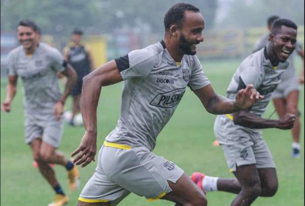 Leonai Souza ya se entren&oacute; con el plantel de Barcelona