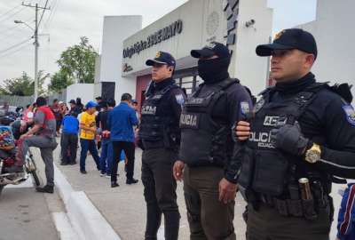 Este 27 de septiembre se evidenci&oacute; mayor presencia policial en seis unidades educativas de Nueva Prosperina. 