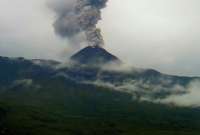 La alerta de este volcán se mantiene en naranja.